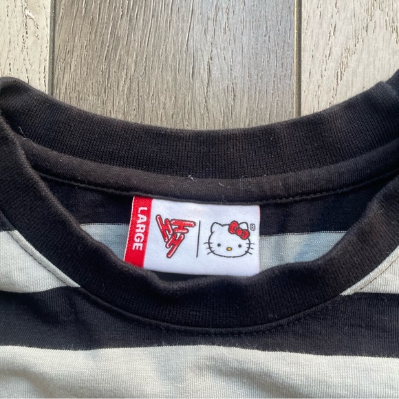 Hypland Hello Kitty Glamour Striped Tee - Picture 4 of 5